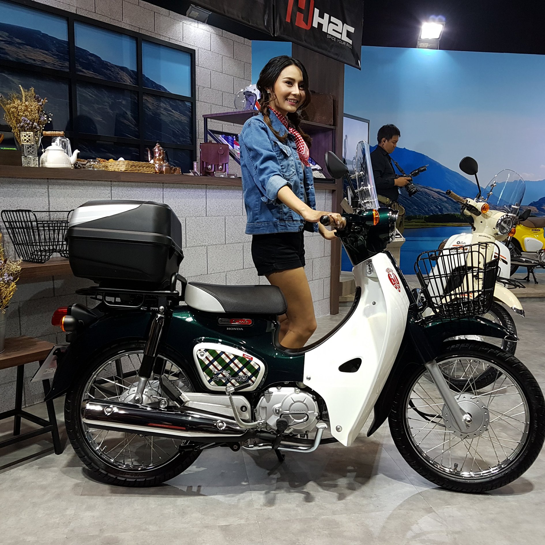 GIVI-B32N-SuperCub-fitted