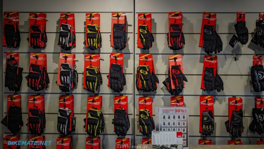 ชั้นแสดงสินค้า - ถุงมือขี่รถมอเตอร์ไซค์ FIVE Advanced Gloves