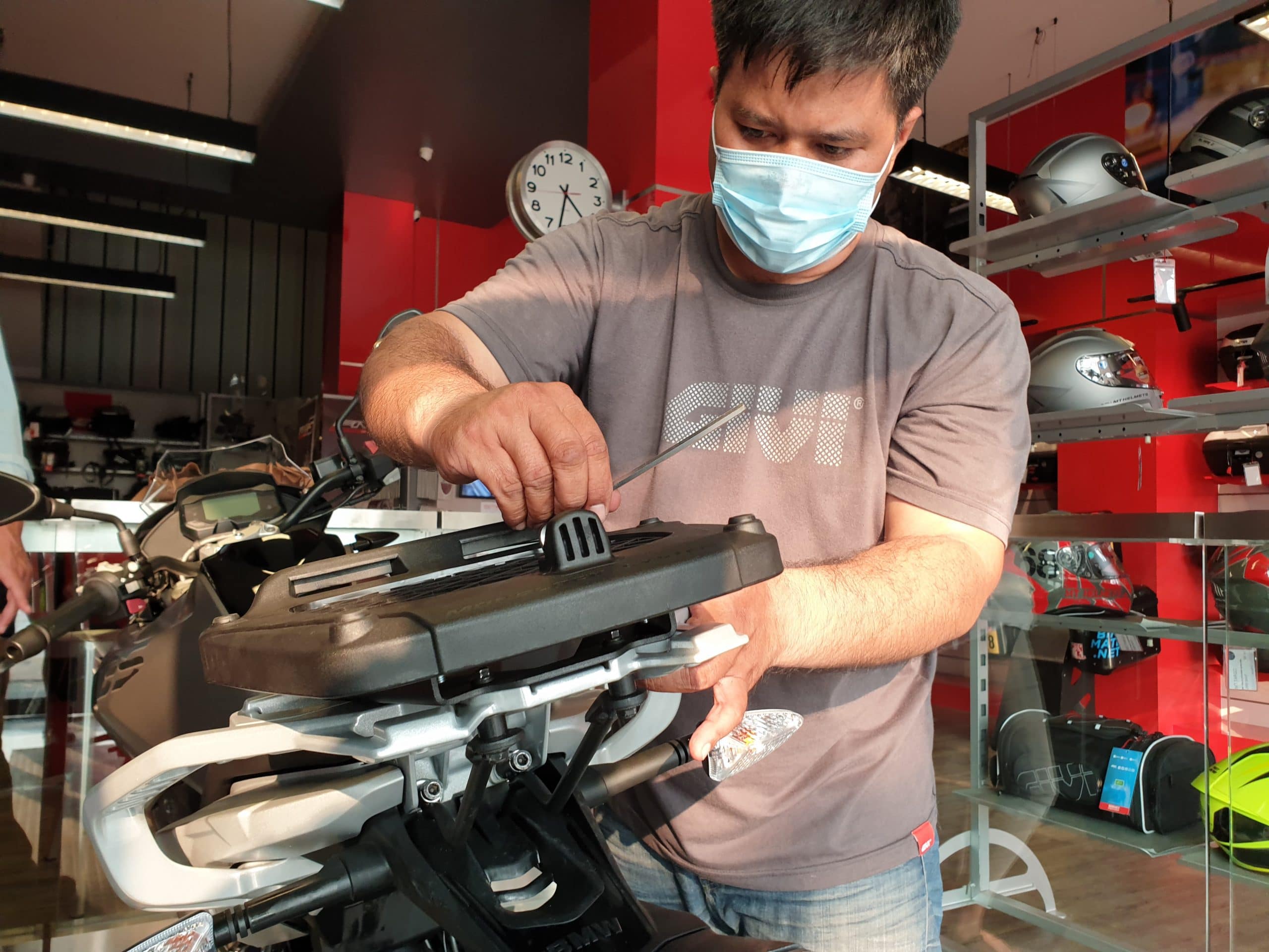 Accessories for installing motorcycle rear boxes