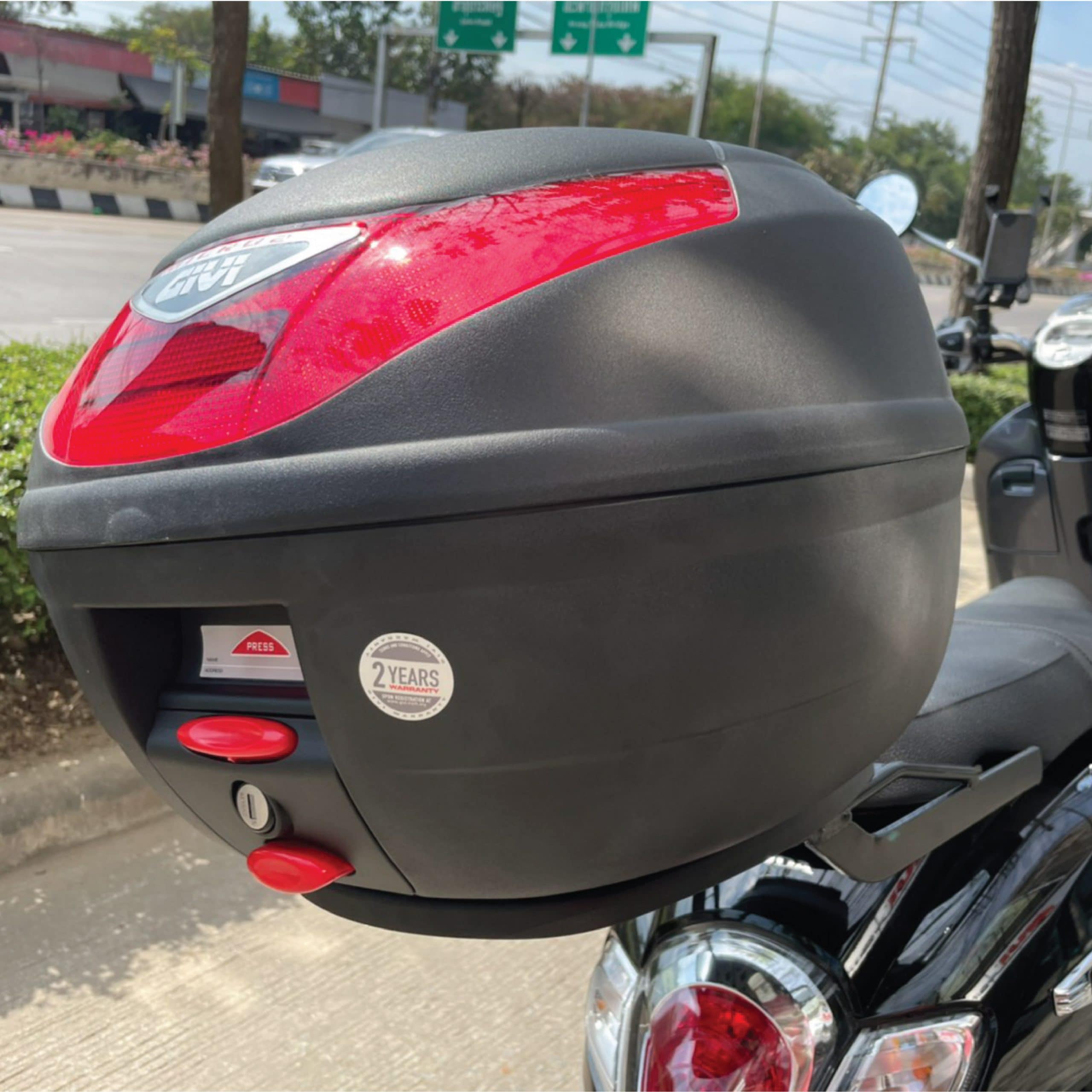 GIVI E260N Top Box on Honda Scoopy i 2019