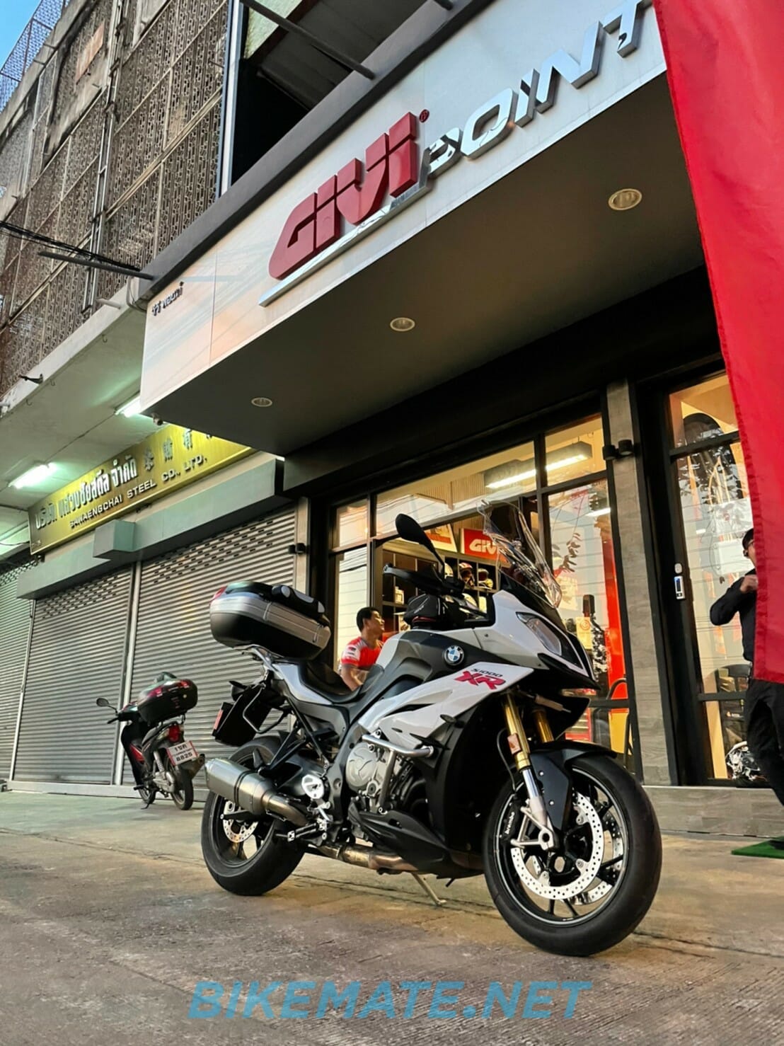 กล่อง GIVI on board BMW S1000XR at BIKEMATE.NET