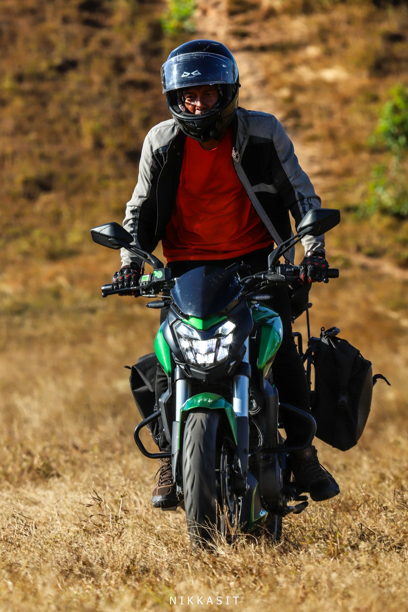 GIVI Corium Bags on board Bajaj Dominar 400 with Backpacker Ball