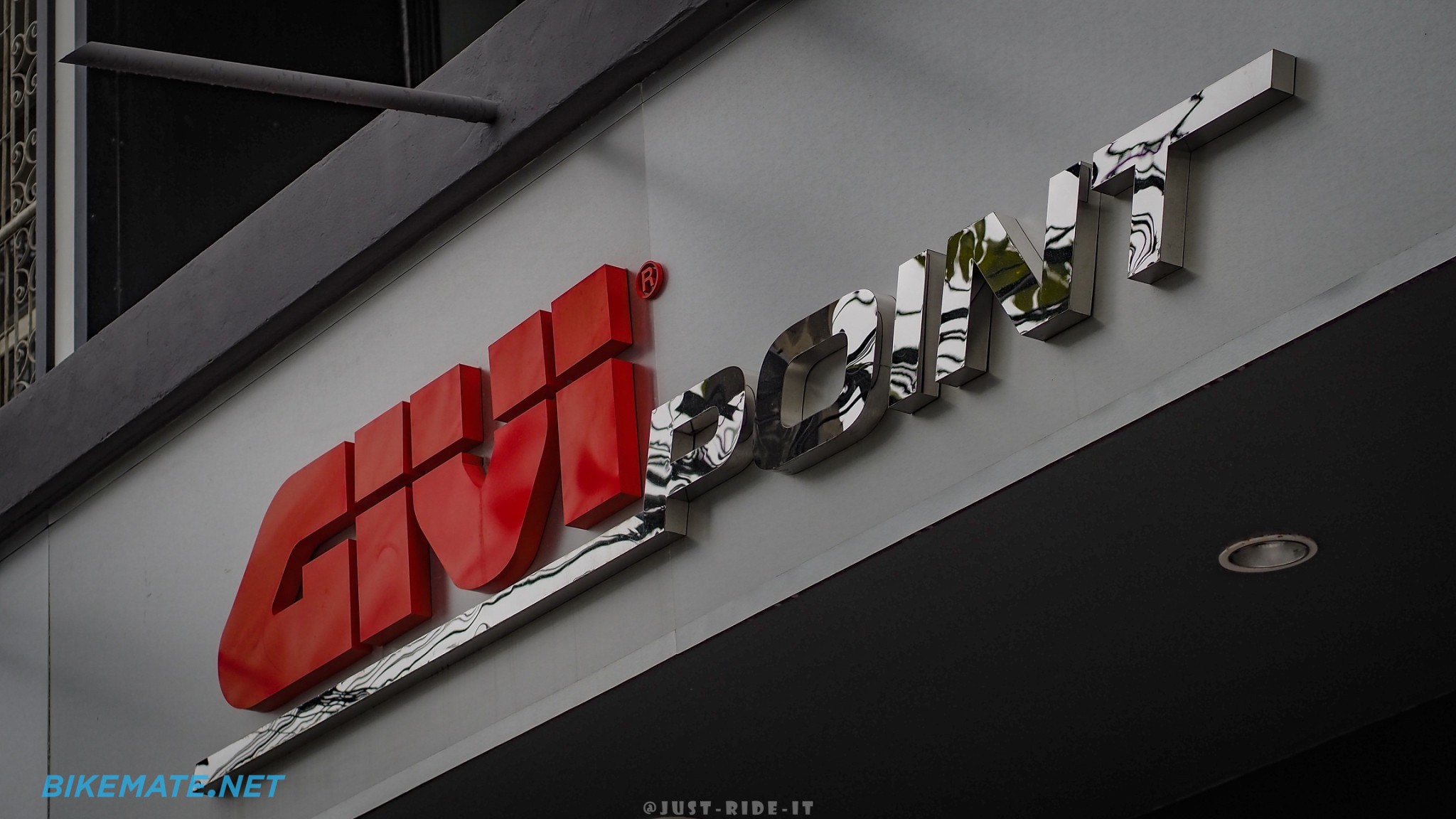 GIVI-Point Bangkok Store Sign