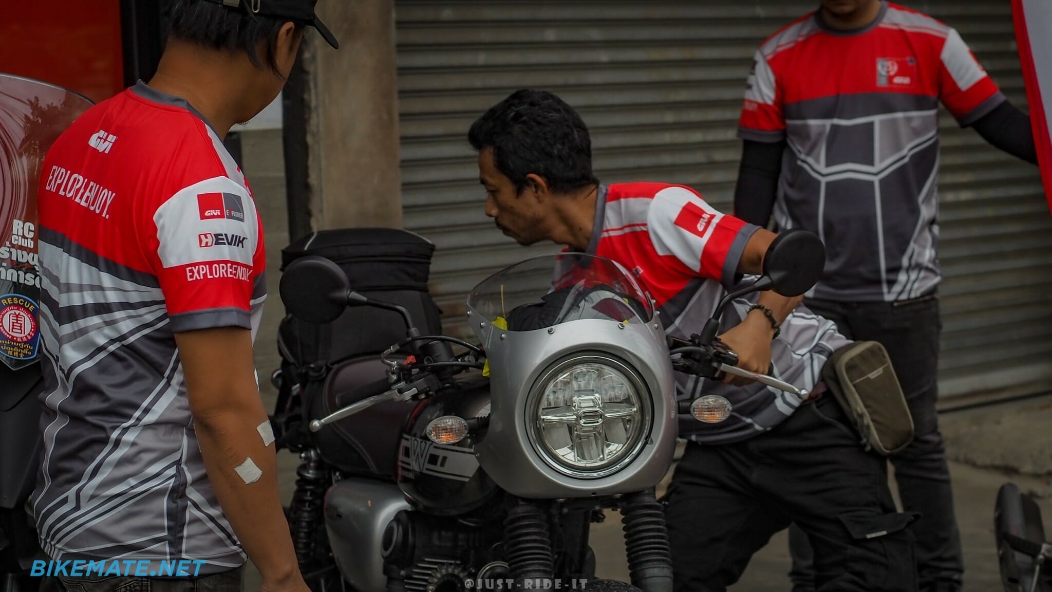 Yamaha Cafe motorcycle fitted with GIVI tail bag