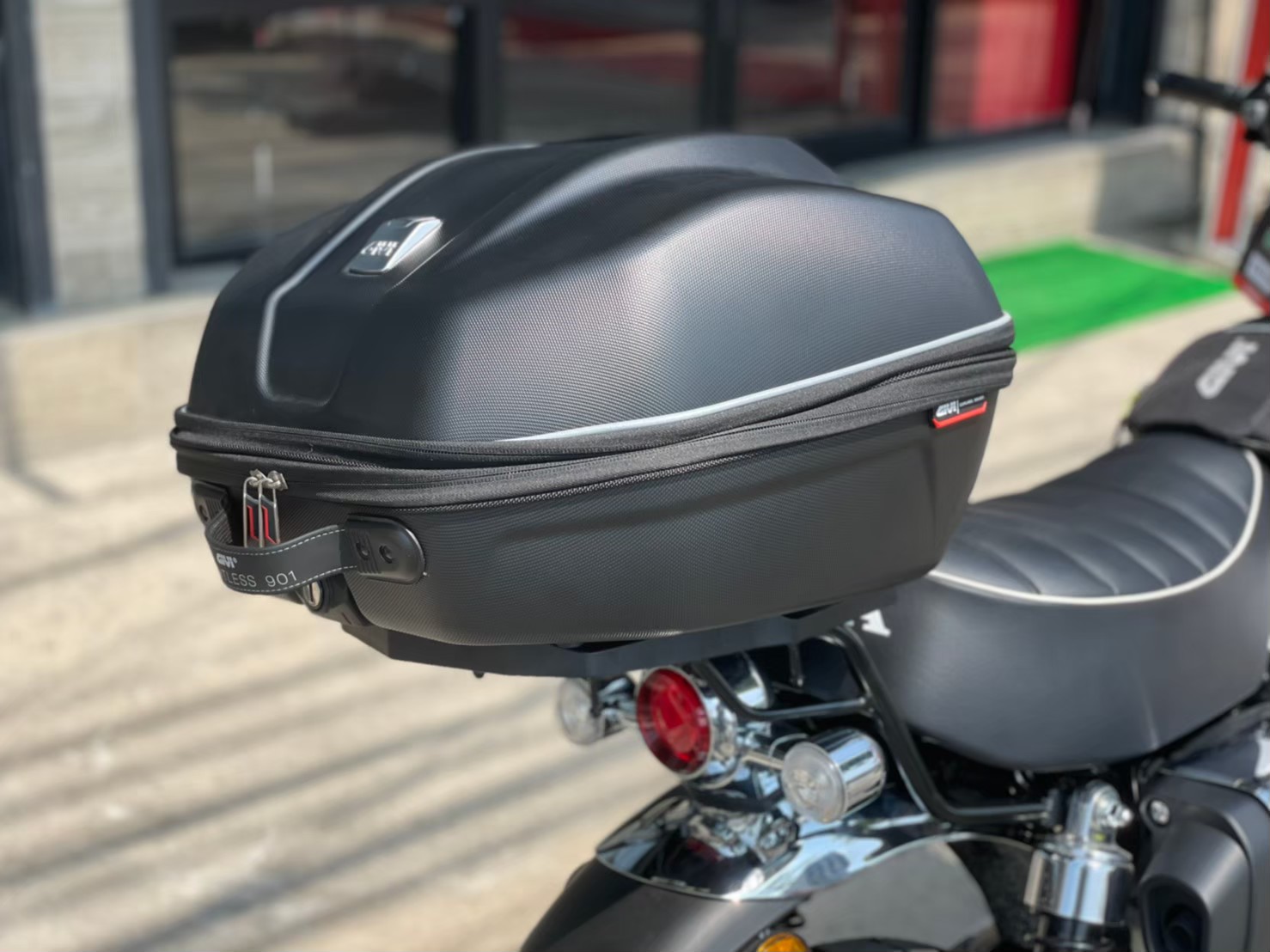 กล่องท้าย GIVI WL901