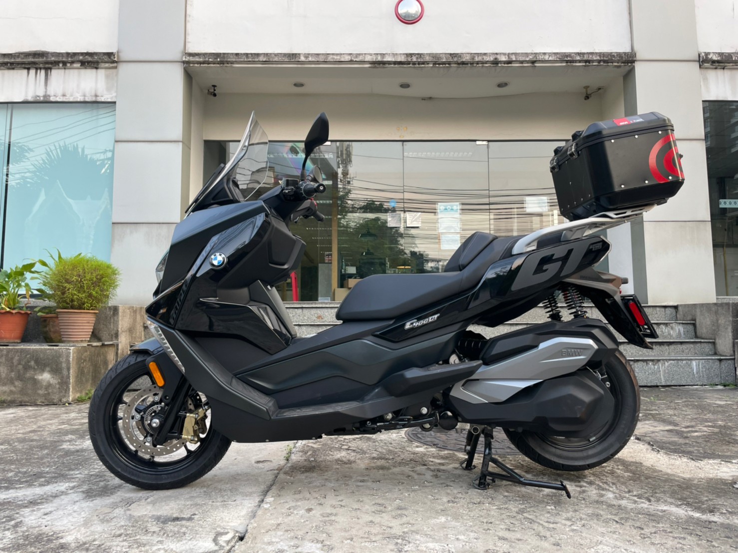 ฺรถมอเตอร์ไซค์ BMW C400GT ติดตั้งกล่องท้าย GIVI DLM46B