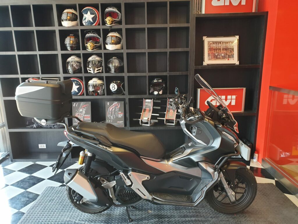 ตัวอย่างการติดตั้งกล่อง GIVI มานำเสนอผู้ใช้ HONDA ADV 150 เป็นแนวทางแต่งรถ