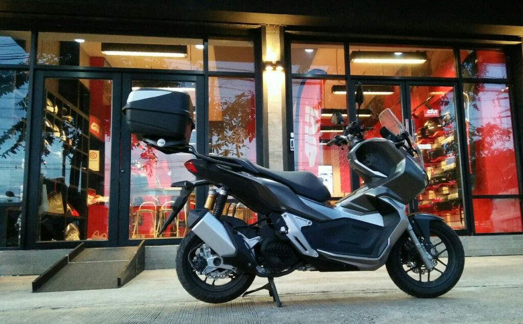 ตัวอย่างการติดตั้งกล่อง GIVI มานำเสนอผู้ใช้ HONDA ADV 150 เป็นแนวทางแต่งรถ