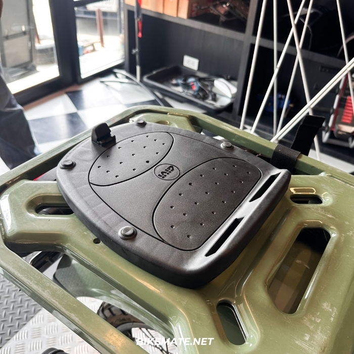 GIVI MP60N Plate on Honda CT125